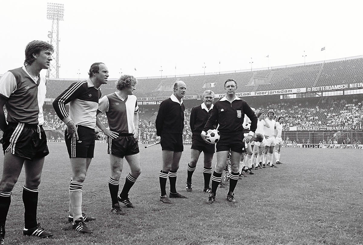 10 juni 1979, Feyenoord - PEC (3-0), 500ste wedstrijd van Eddy Treijtel