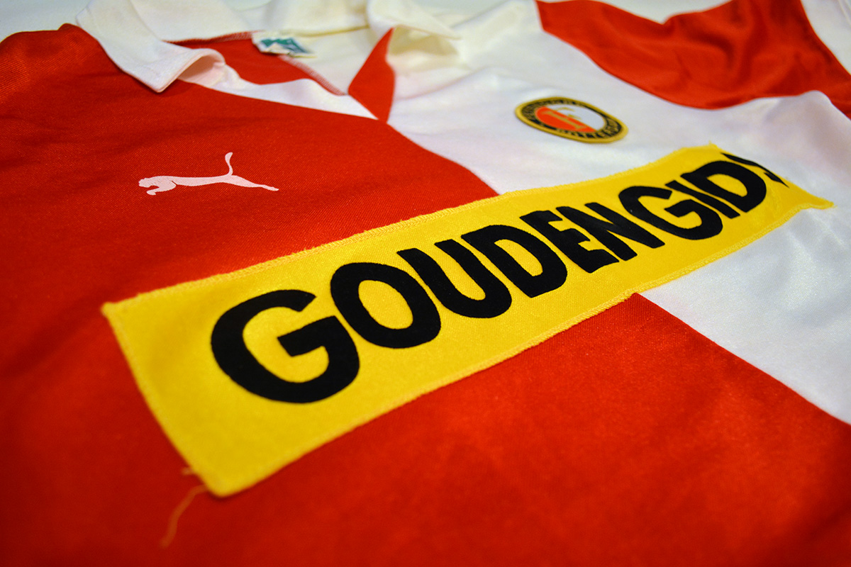 1983 - 1984, PUMA Feyenoord Thuisshirt, Sponsor Gouden Gids (4)