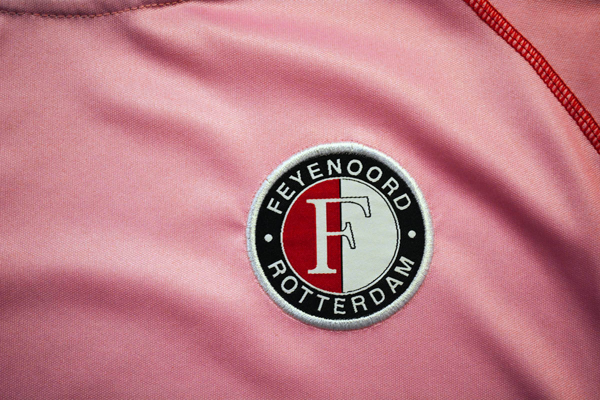 telegram vragen Vooruitzien Feyenoord ziet af van roze shirt – The Feyenoord Matchworn Shirt Collection